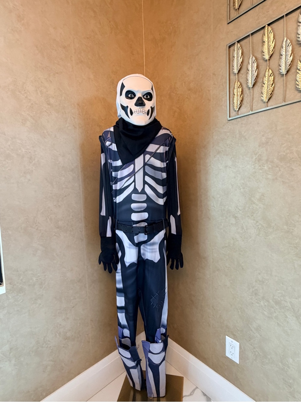 Fortnite Skull Trooper Costume with Mask, bandana, gloves and belt